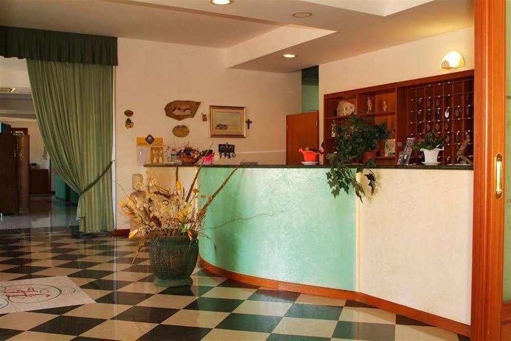 Hotel Residence Adria Rodi Garganico Buitenkant foto