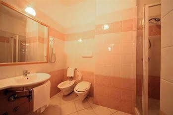 Hotel Residence Adria Rodi Garganico Buitenkant foto