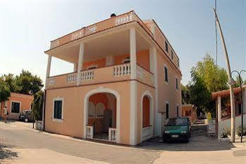Hotel Residence Adria Rodi Garganico Buitenkant foto